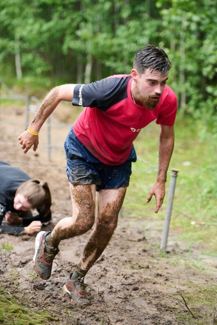 Фоторепортаж с забега Стальной характер в Сургуте, 5 июля 2025. Репортажный и семейный фотограф — Шелихов Сергей