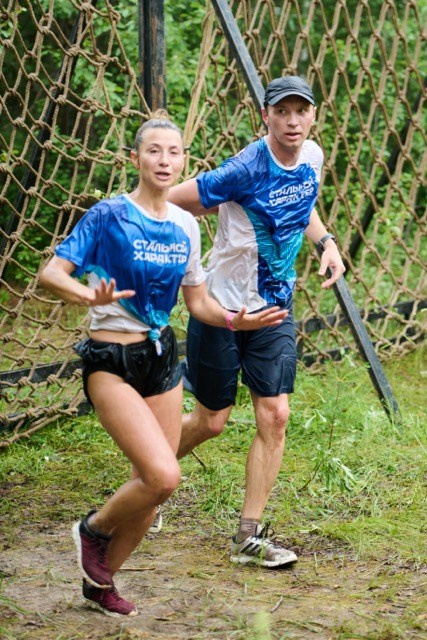 Фоторепортаж с забега Стальной характер в Сургуте, 5 июля 2025. Репортажный и семейный фотограф — Шелихов Сергей