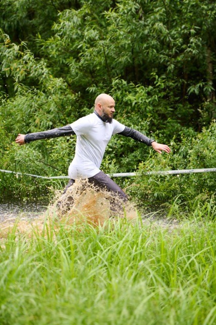 Фоторепортаж с забега Стальной характер в Сургуте, 5 июля 2025. Репортажный и семейный фотограф — Шелихов Сергей