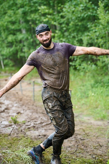 Фоторепортаж с забега Стальной характер в Сургуте, 5 июля 2025. Репортажный и семейный фотограф — Шелихов Сергей