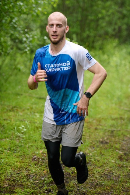 Фоторепортаж с забега Стальной характер в Сургуте, 5 июля 2025. Репортажный и семейный фотограф — Шелихов Сергей