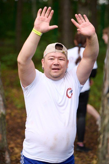 Фоторепортаж с забега Стальной характер в Сургуте, 5 июля 2025. Репортажный и семейный фотограф — Шелихов Сергей