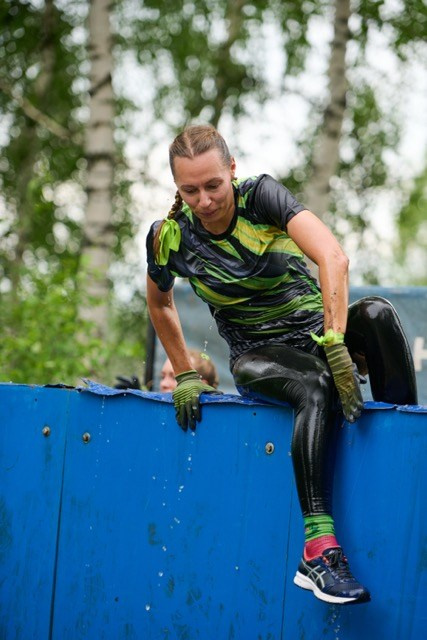 Фоторепортаж с забега Стальной характер в Сургуте, 5 июля 2025. Репортажный и семейный фотограф — Шелихов Сергей