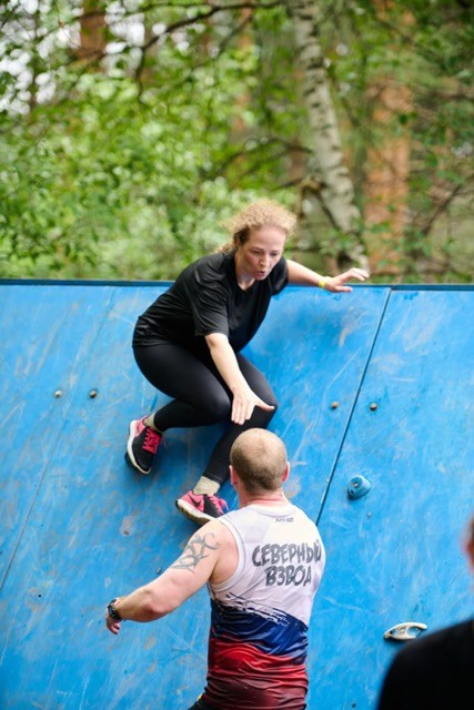 Фоторепортаж с забега Стальной характер в Сургуте, 5 июля 2025. Репортажный и семейный фотограф — Шелихов Сергей
