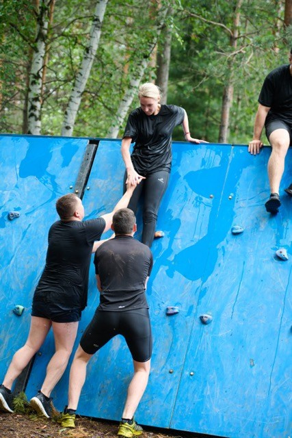 Фоторепортаж с забега Стальной характер в Сургуте, 5 июля 2025. Репортажный и семейный фотограф — Шелихов Сергей