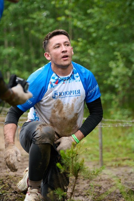 Фоторепортаж с забега Стальной характер в Сургуте, 5 июля 2025. Репортажный и семейный фотограф — Шелихов Сергей