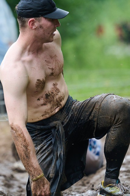 Фоторепортаж с забега Стальной характер в Сургуте, 5 июля 2025. Репортажный и семейный фотограф — Шелихов Сергей