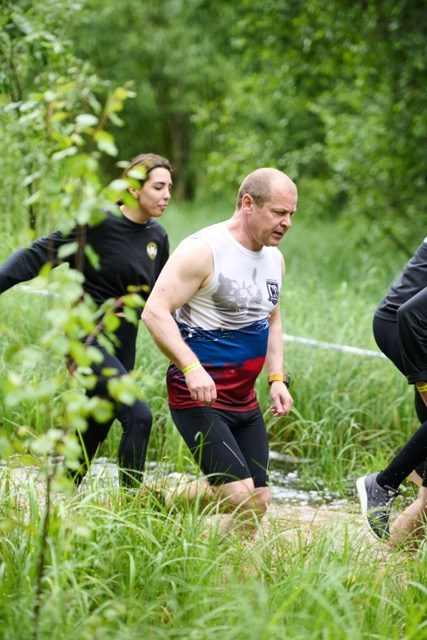 Фоторепортаж с забега Стальной характер в Сургуте, 5 июля 2025. Репортажный и семейный фотограф — Шелихов Сергей