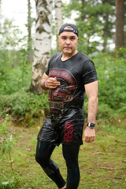 Фоторепортаж с забега Стальной характер в Сургуте, 5 июля 2025. Репортажный и семейный фотограф — Шелихов Сергей