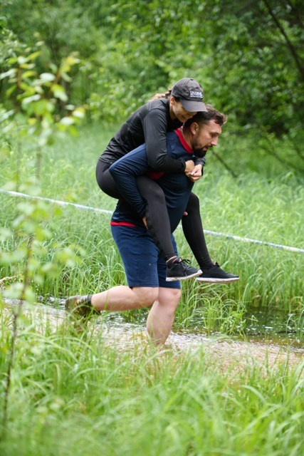 Фоторепортаж с забега Стальной характер в Сургуте, 5 июля 2025. Репортажный и семейный фотограф — Шелихов Сергей