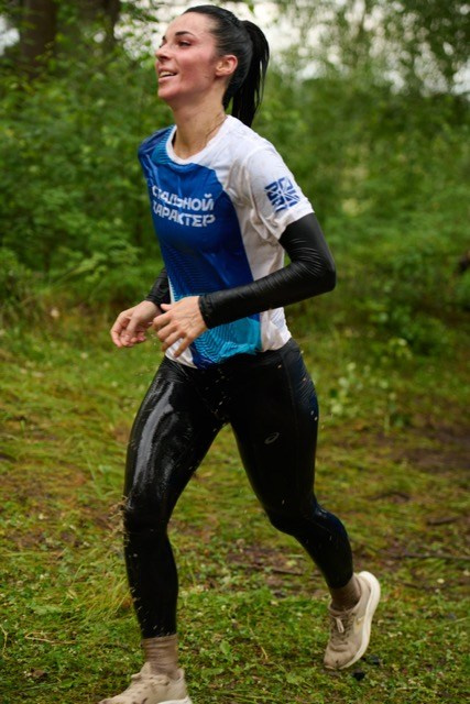 Фоторепортаж с забега Стальной характер в Сургуте, 5 июля 2025. Репортажный и семейный фотограф — Шелихов Сергей