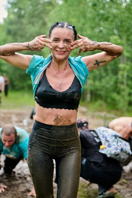 Фоторепортаж с забега Стальной характер в Сургуте, 5 июля 2025. Репортажный и семейный фотограф — Шелихов Сергей