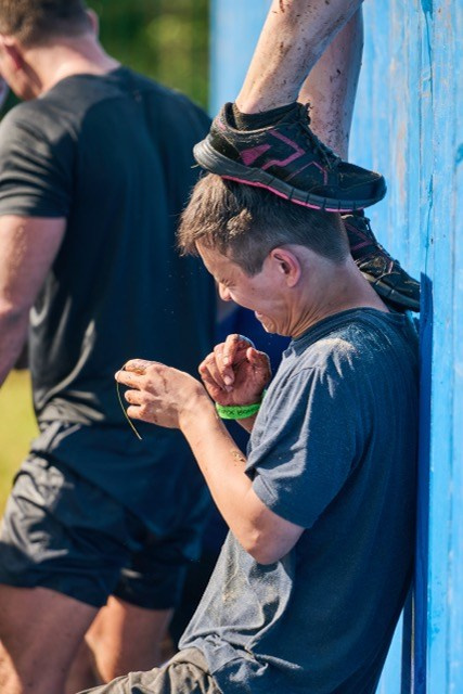 Фоторепортаж с забега Стальной характер в Сургуте, 5 июля 2025. Репортажный и семейный фотограф — Шелихов Сергей