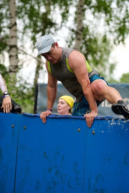 Фоторепортаж с забега Стальной характер в Сургуте, 5 июля 2025. Репортажный и семейный фотограф — Шелихов Сергей