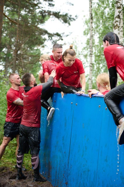 Фоторепортаж с забега Стальной характер в Сургуте, 5 июля 2025. Репортажный и семейный фотограф — Шелихов Сергей