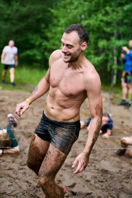 Фоторепортаж с забега Стальной характер в Сургуте, 5 июля 2025. Репортажный и семейный фотограф — Шелихов Сергей