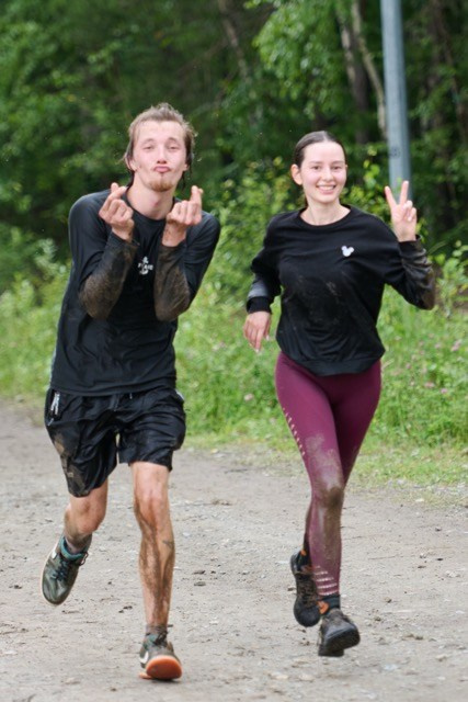 Фоторепортаж с забега Стальной характер в Сургуте, 5 июля 2025. Репортажный и семейный фотограф — Шелихов Сергей