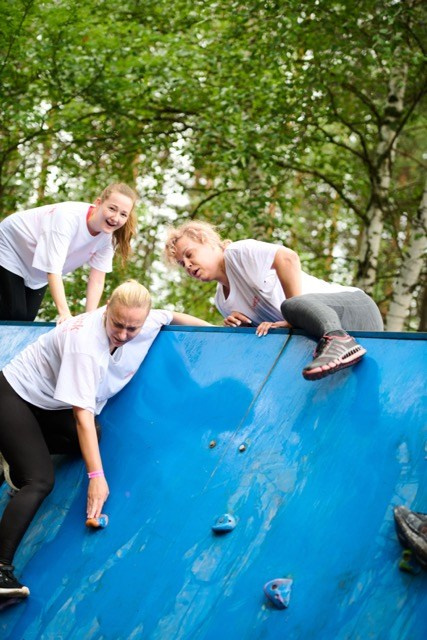 Фоторепортаж с забега Стальной характер в Сургуте, 5 июля 2025. Репортажный и семейный фотограф — Шелихов Сергей