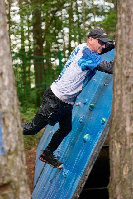 Фоторепортаж с забега Стальной характер в Сургуте, 5 июля 2025. Репортажный и семейный фотограф — Шелихов Сергей