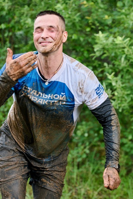 Фоторепортаж с забега Стальной характер в Сургуте, 5 июля 2025. Репортажный и семейный фотограф — Шелихов Сергей