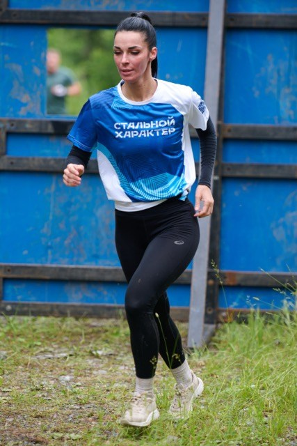 Фоторепортаж с забега Стальной характер в Сургуте, 5 июля 2025. Репортажный и семейный фотограф — Шелихов Сергей