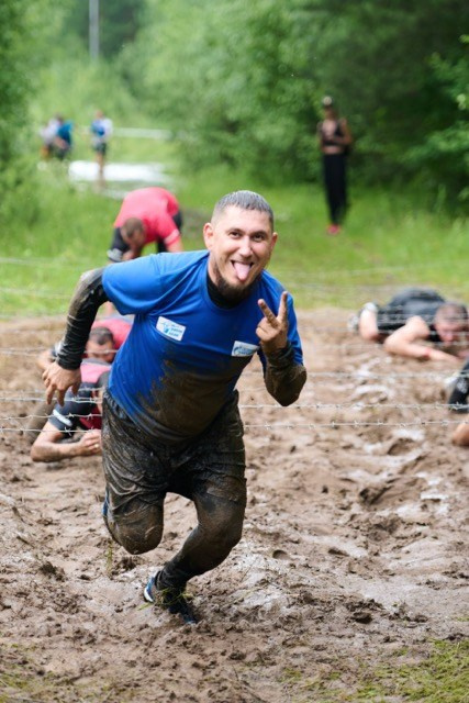 Фоторепортаж с забега Стальной характер в Сургуте, 5 июля 2025. Репортажный и семейный фотограф — Шелихов Сергей
