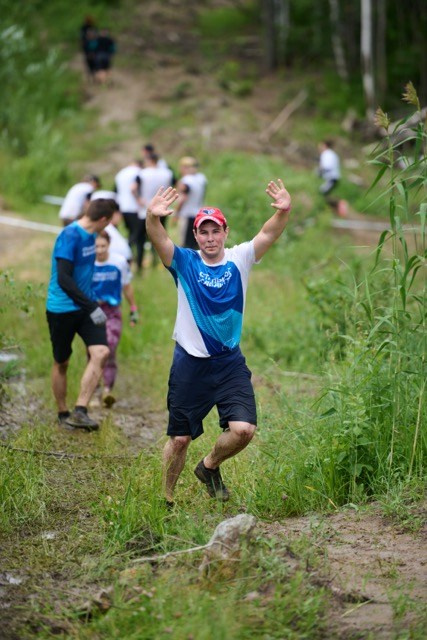 Фоторепортаж с забега Стальной характер в Сургуте, 5 июля 2025. Репортажный и семейный фотограф — Шелихов Сергей