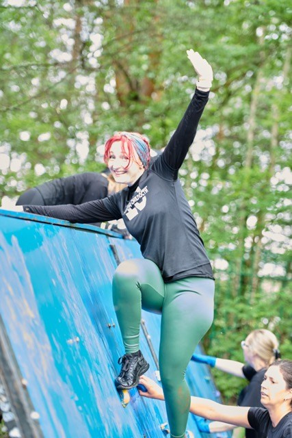 Фоторепортаж с забега Стальной характер в Сургуте, 5 июля 2025. Репортажный и семейный фотограф — Шелихов Сергей