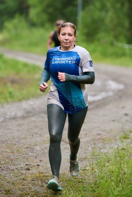 Фоторепортаж с забега Стальной характер в Сургуте, 5 июля 2025. Репортажный и семейный фотограф — Шелихов Сергей