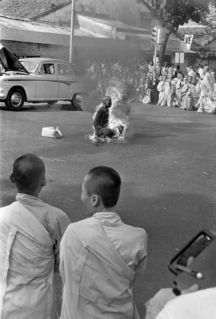 История одного кадра. Кто и как снял «Самосожжение монаха» / Здесь о фотографиях и фотографах