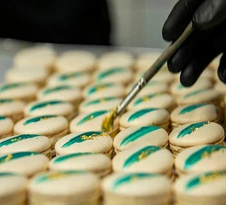 роспись пирожных макарон