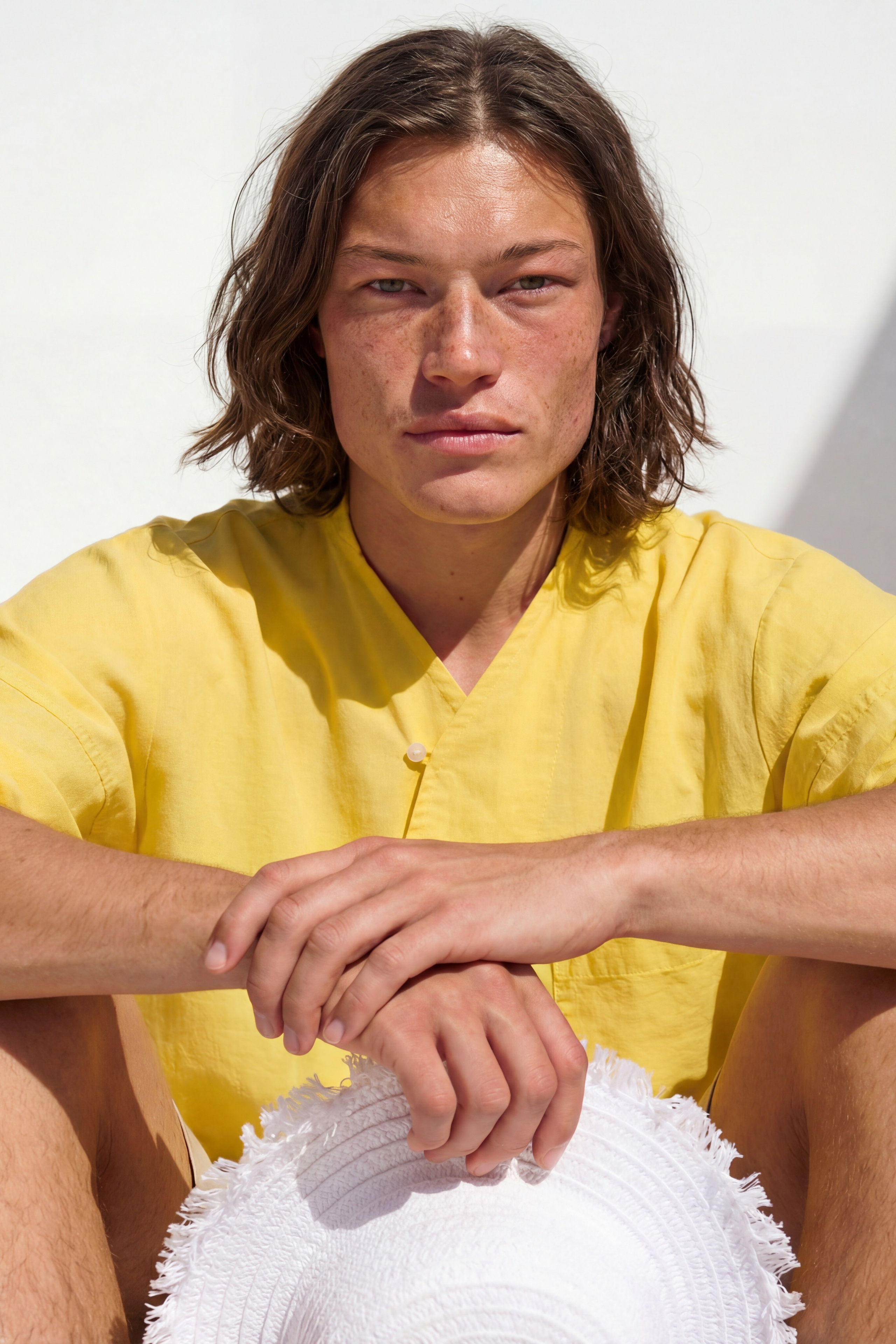 Мальчик с персиками — Jacquemus AI-кампания | jl.art.ai.lab. Анна Карчмит — AI-художник. Эдиториал, нейрофотосессия и контент для fashion и beauty брендов