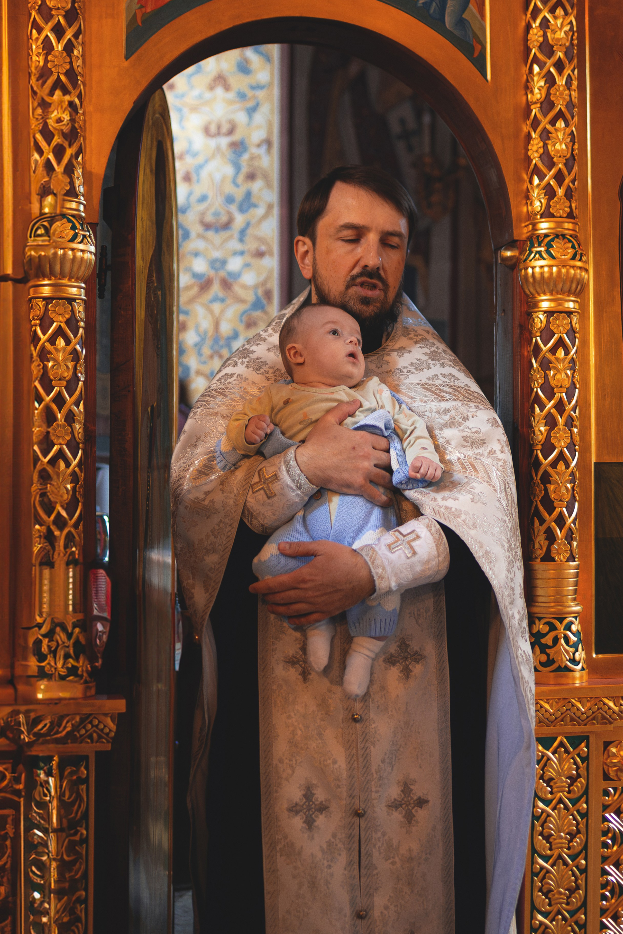 Профессиональные фотографии крещения в Храме Воскресения Словущего. Семейный фотограф в Москве 📸