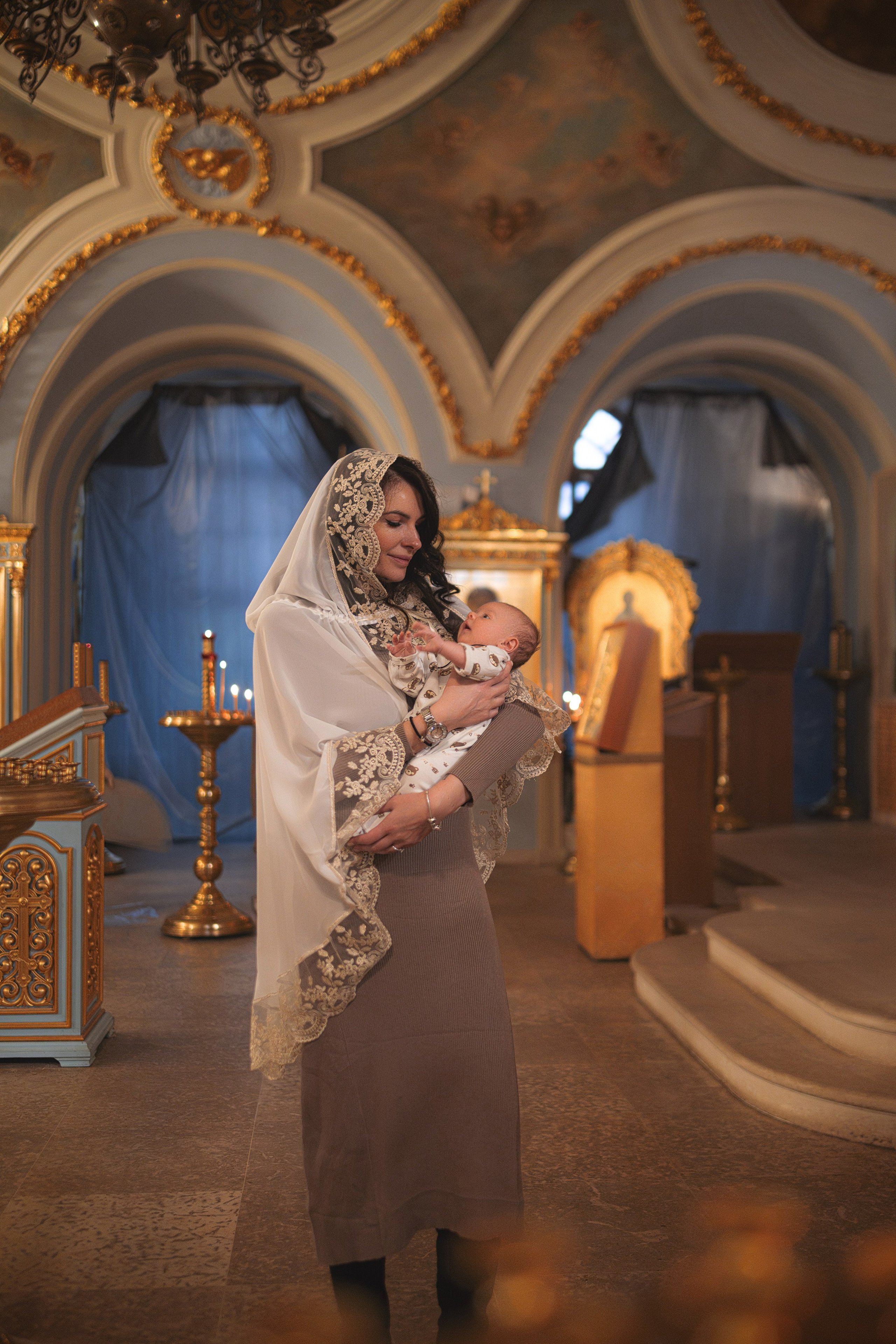 Профессиональные фотографии крещения в Храме Воскресения Словущего. Семейный фотограф в Москве 📸