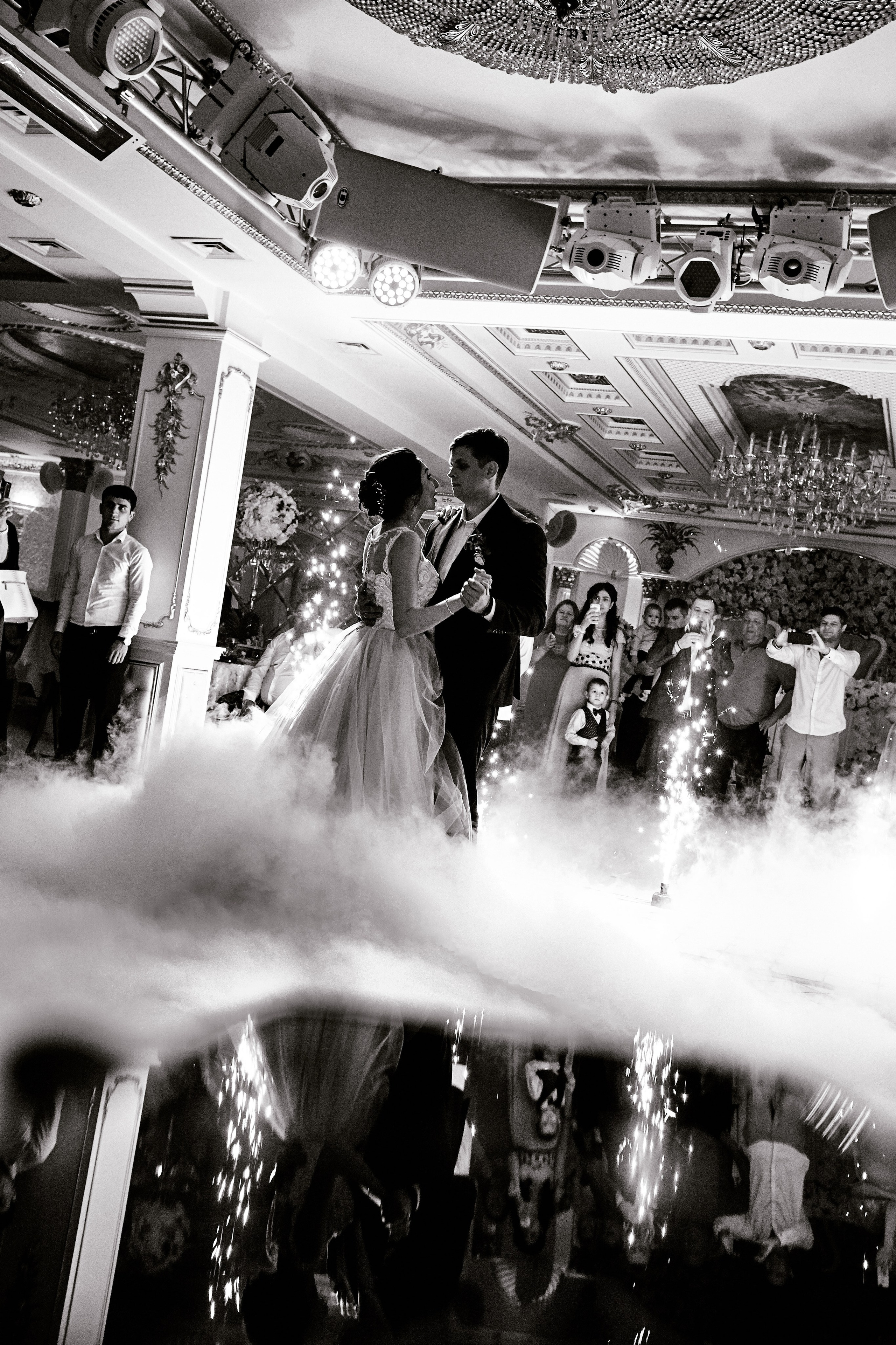 Как свадебный фотограф и видеограф проводили фотосъёмку в Таганском ЗАГСе в Москве — Фотосессия от свадебного фотографа для молодожёнов