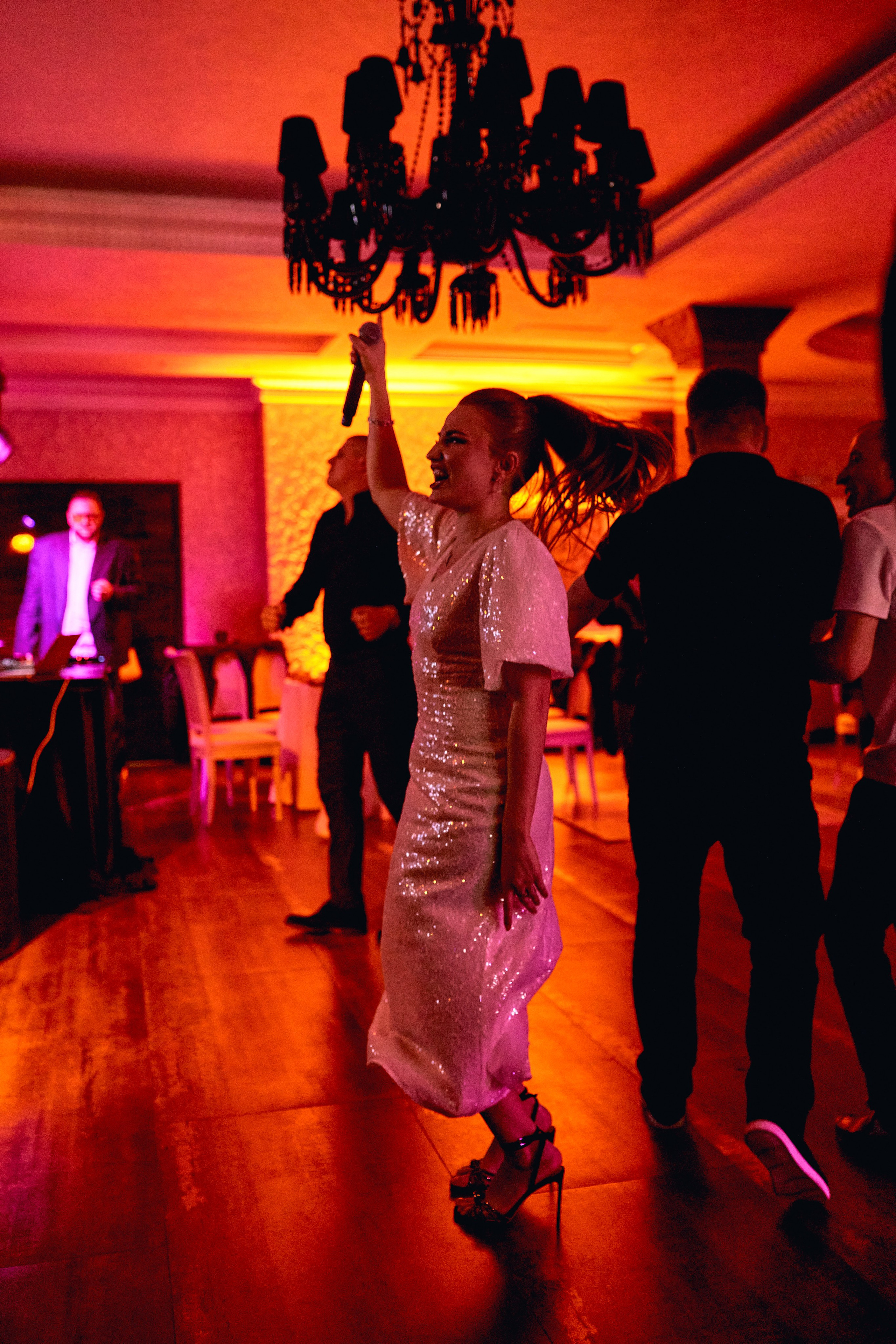 Фотограф для свадьбы Армена и Даши поработал на славу — Как свадебный фотограф провёл фотосессию торжества, сделал кадры росписи в ЗАГСе