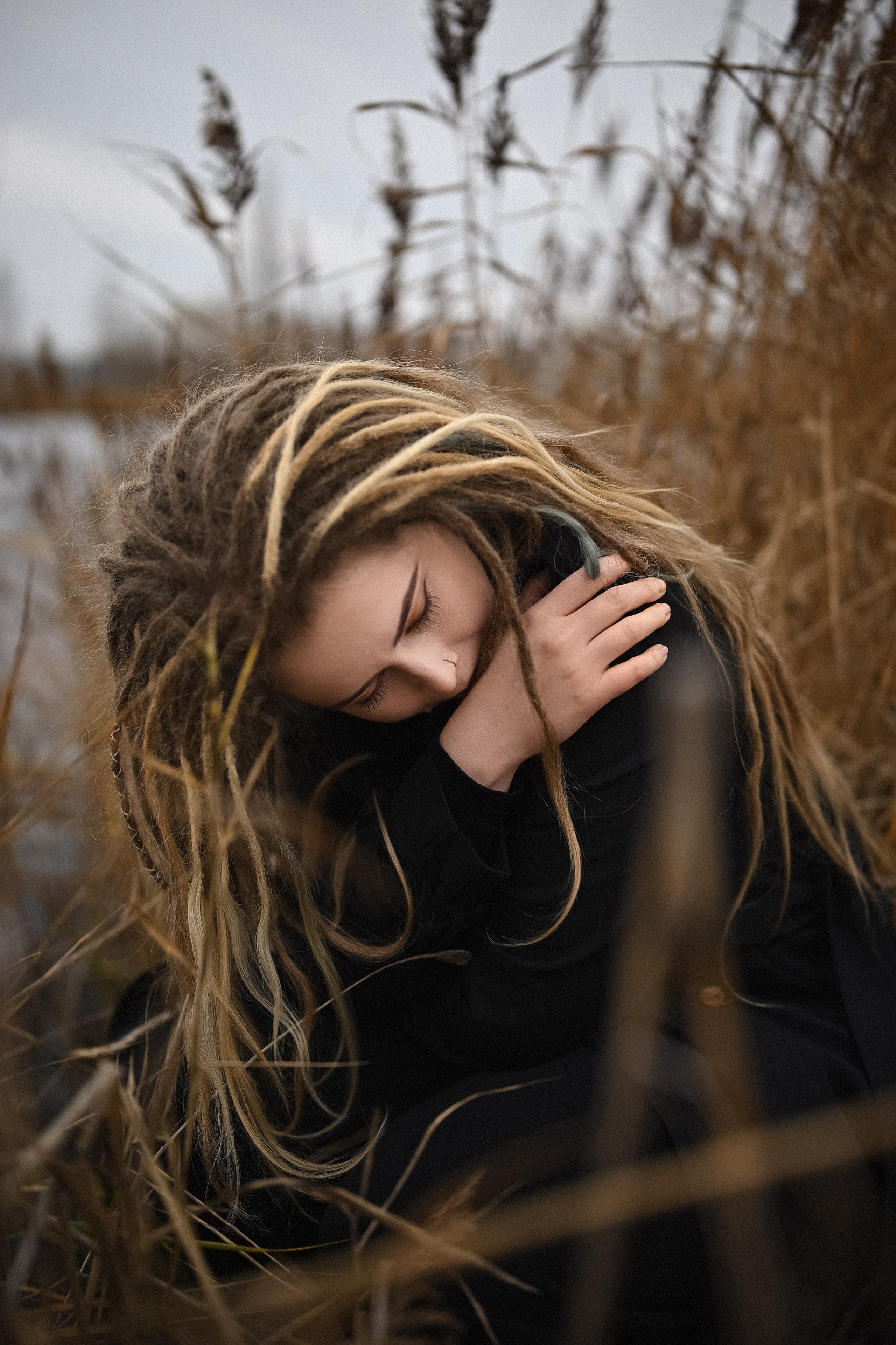 Студийная монохромная фотосессия с Дариной