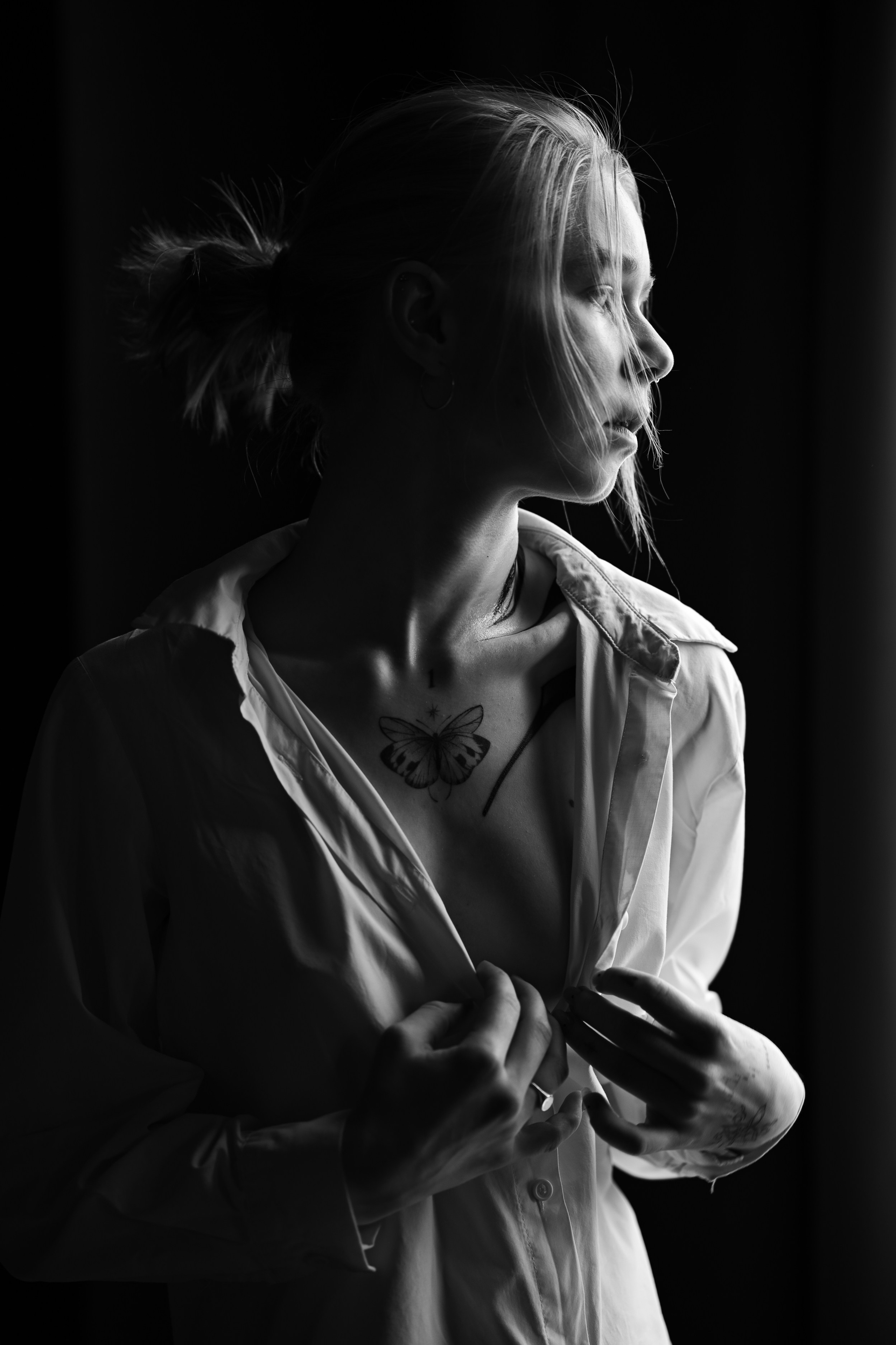 Женская портретная фотосессия в осеннем парке