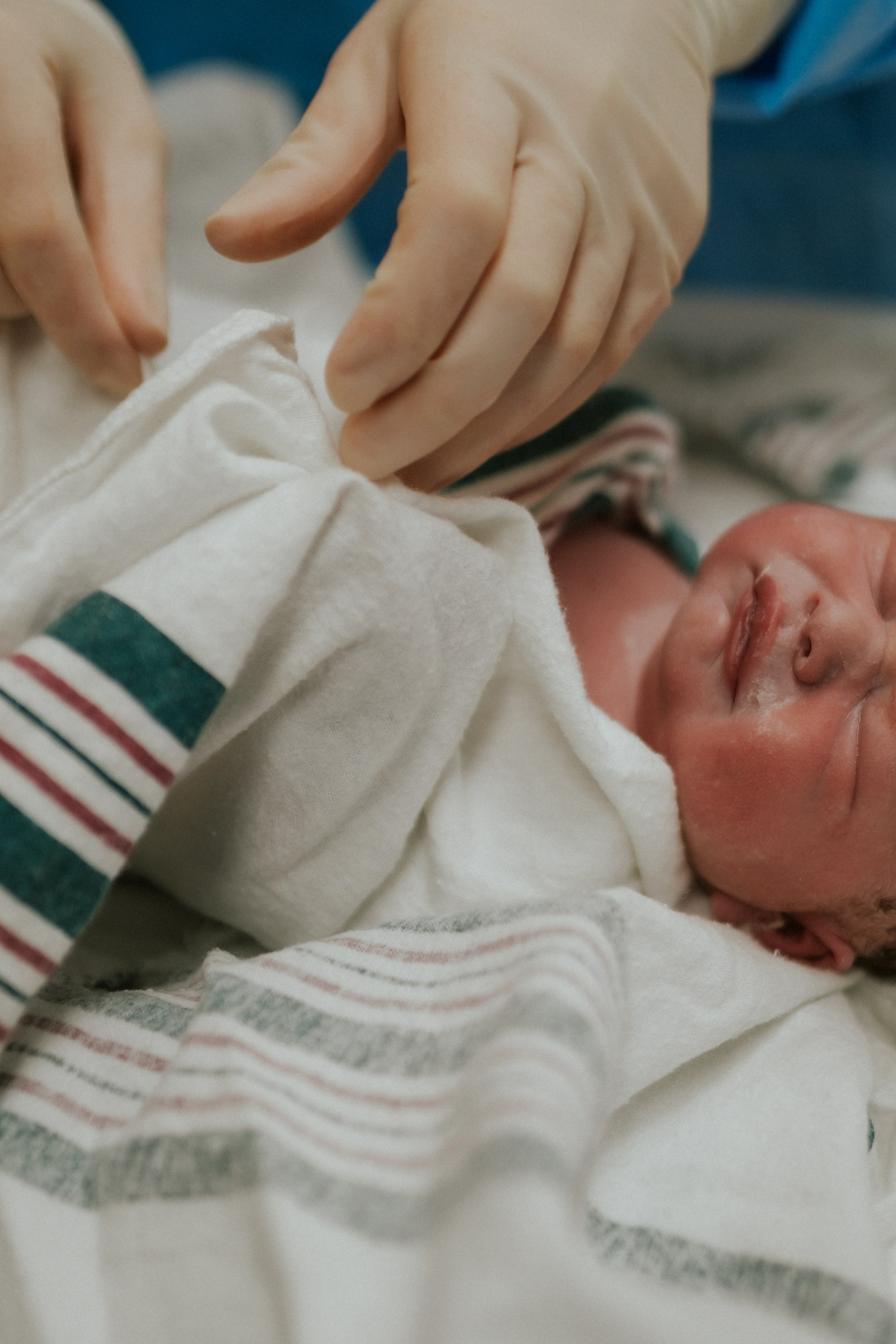 Fresh 48 newborn session | First days in hospital or home | Anny Smirnova
