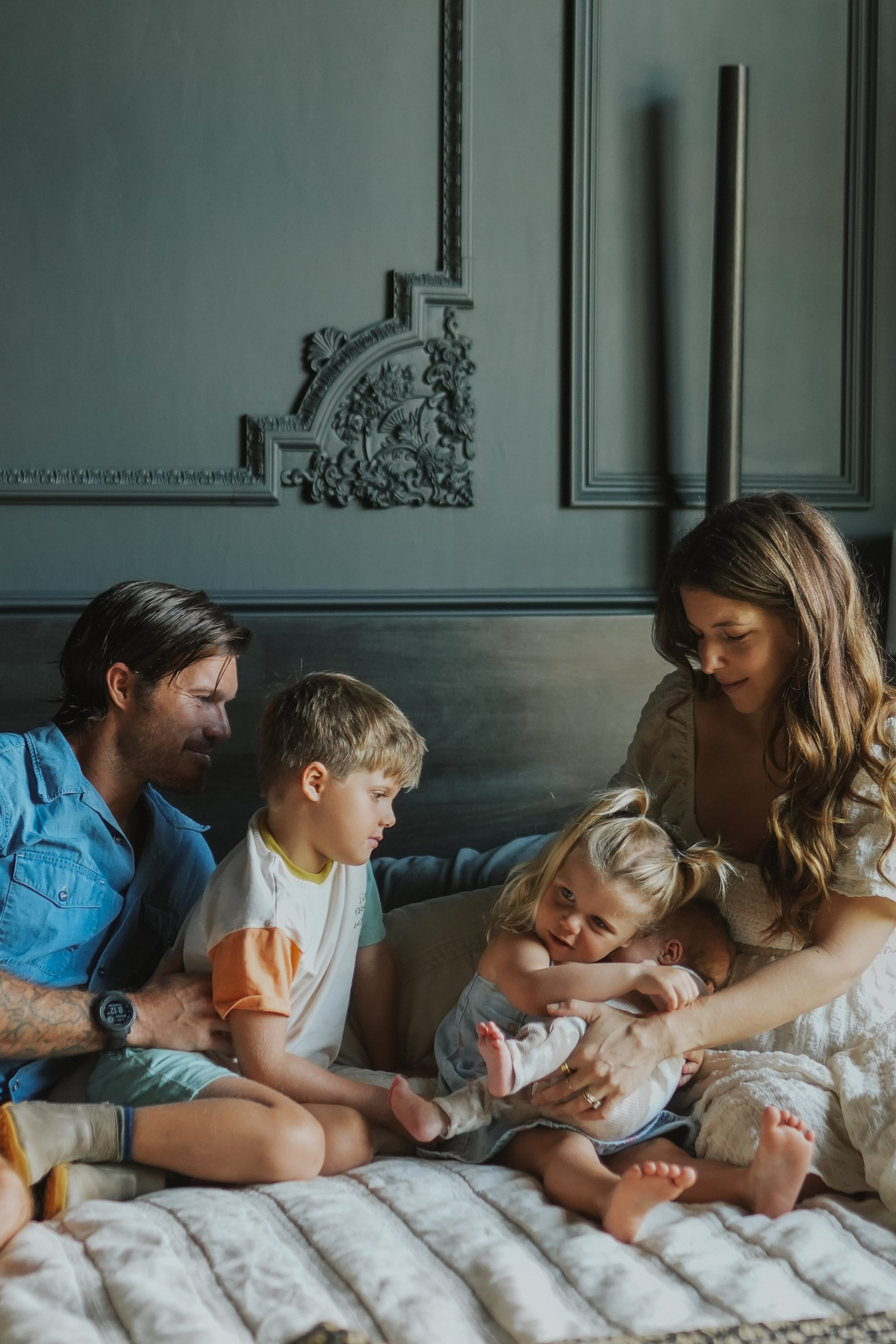 Fresh 48 newborn session | First days in hospital or home | Anny Smirnova