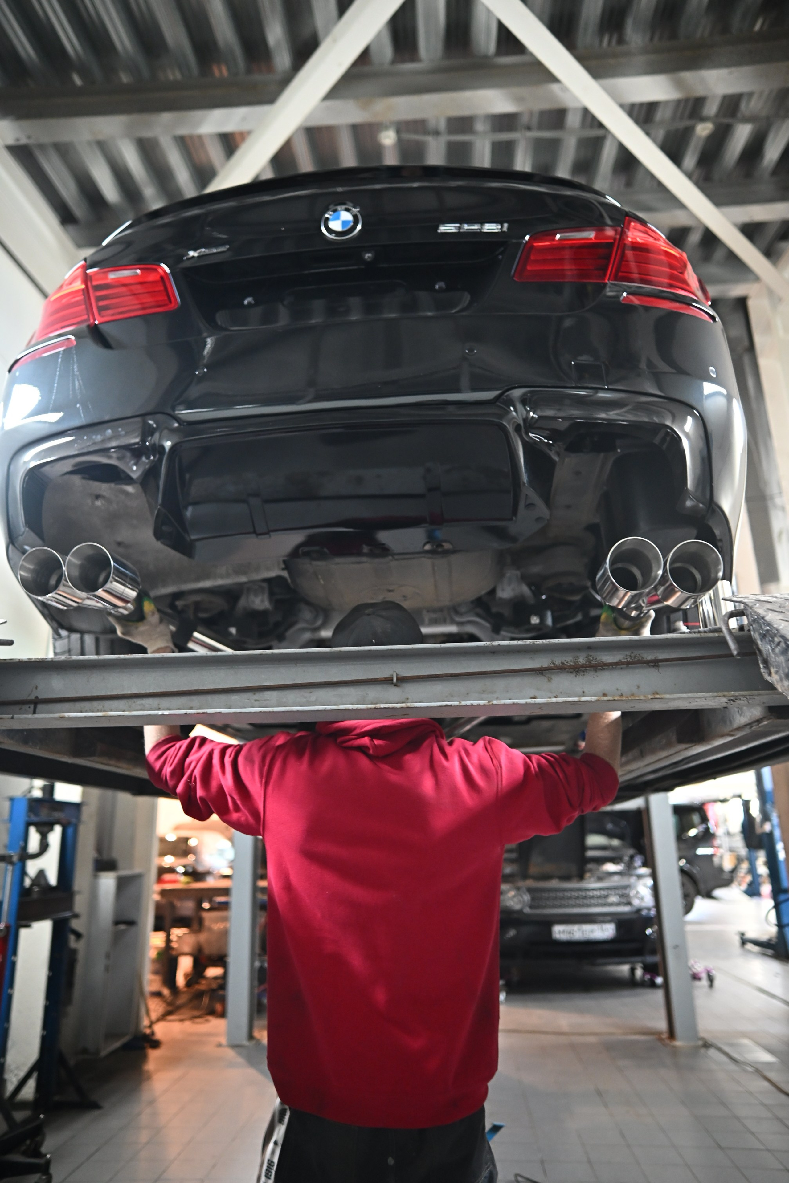 BMW 5 Series (F10) раздвоенный выхлоп