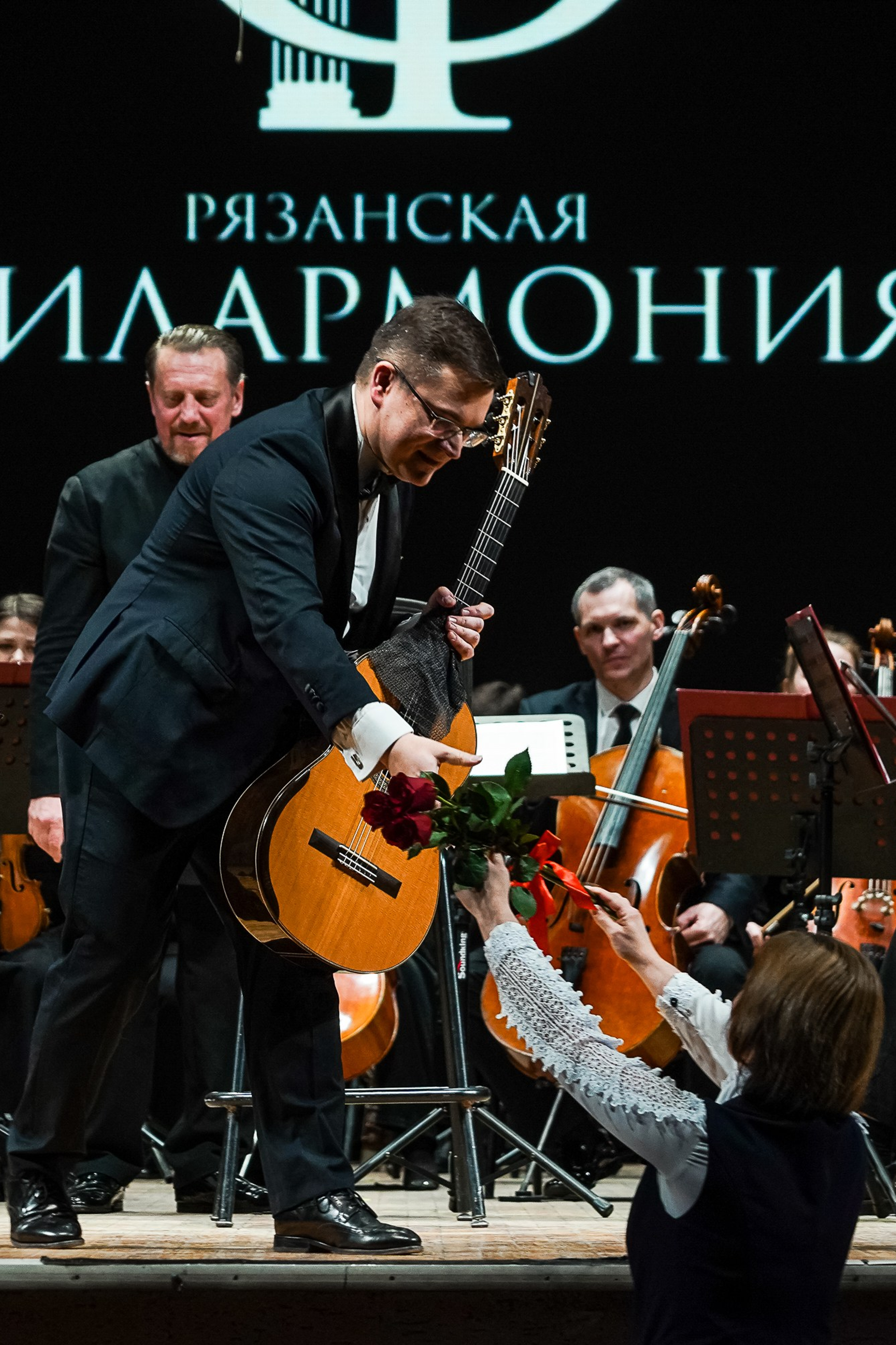 Концерт «Музыка в садах Испании, Аргентины и Франции» прошёл в Малом зале Московской консерватории. Дмитрий Бородаев