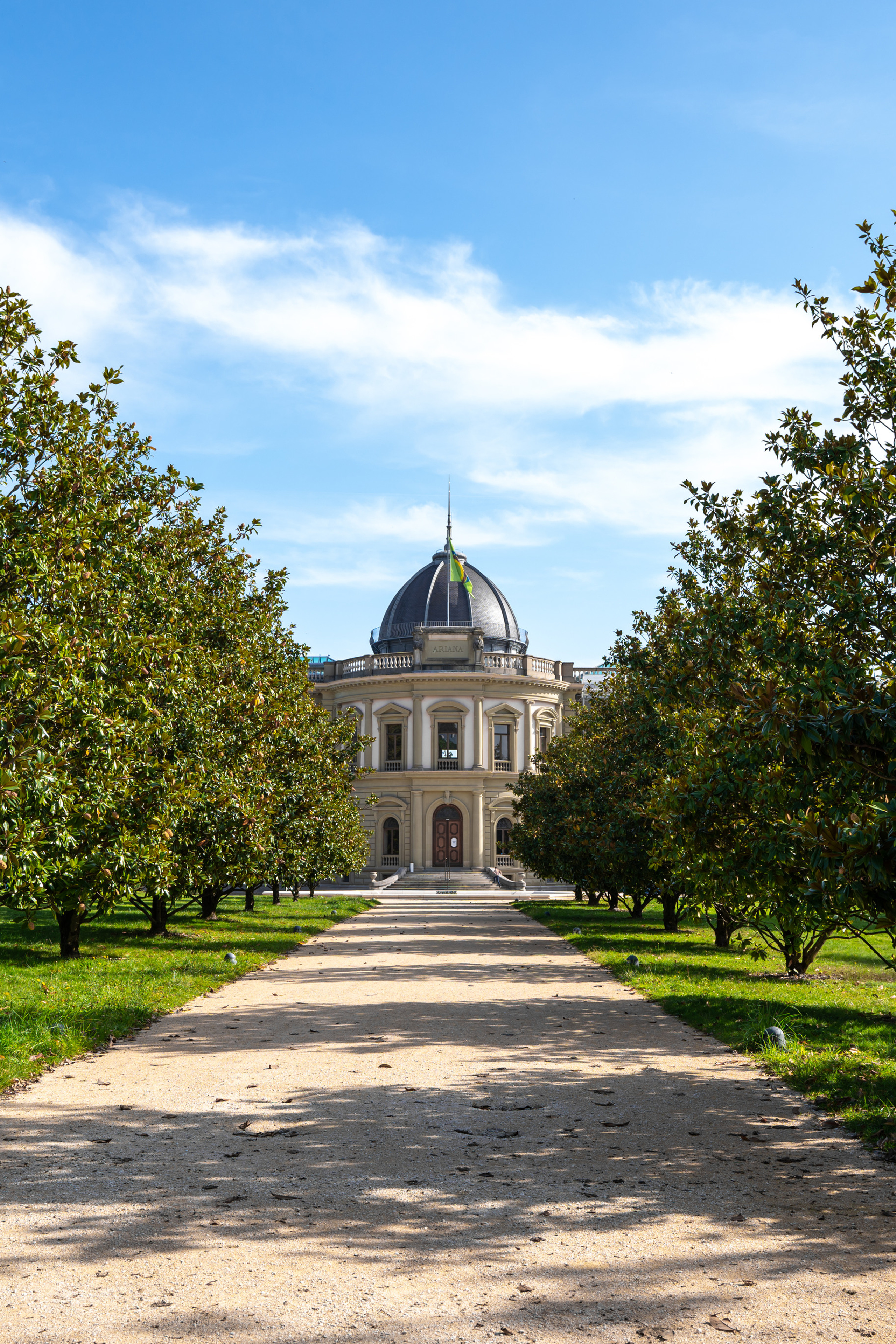 Places for a photo shoot in Geneva: Musée d’art et d’histoire. Photographe de Mariage Professionnelle — Genève & Suisse Romande | Tanya Creator