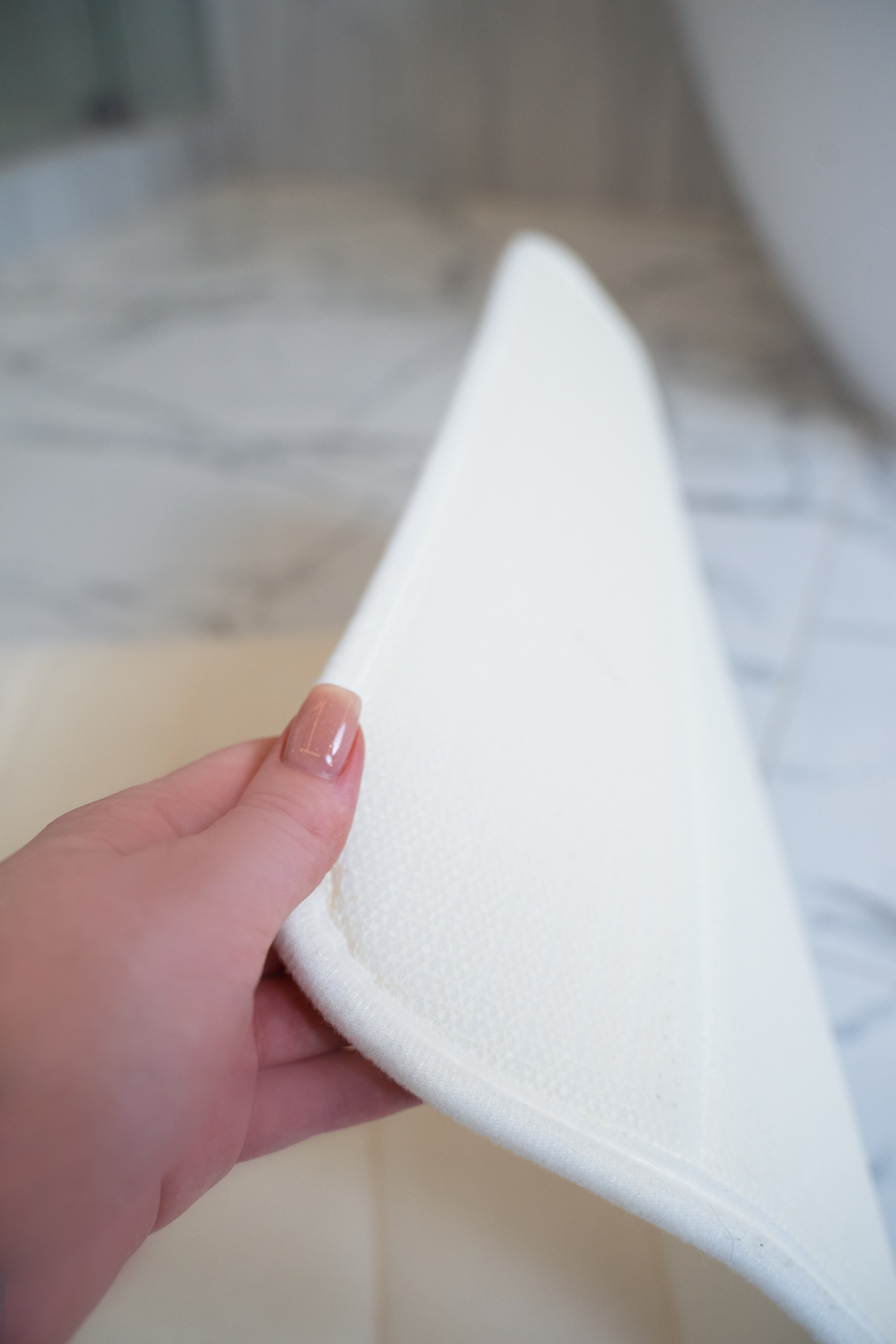 Эстетичная фотосъемка ковров для создания уюта в ванной комнате