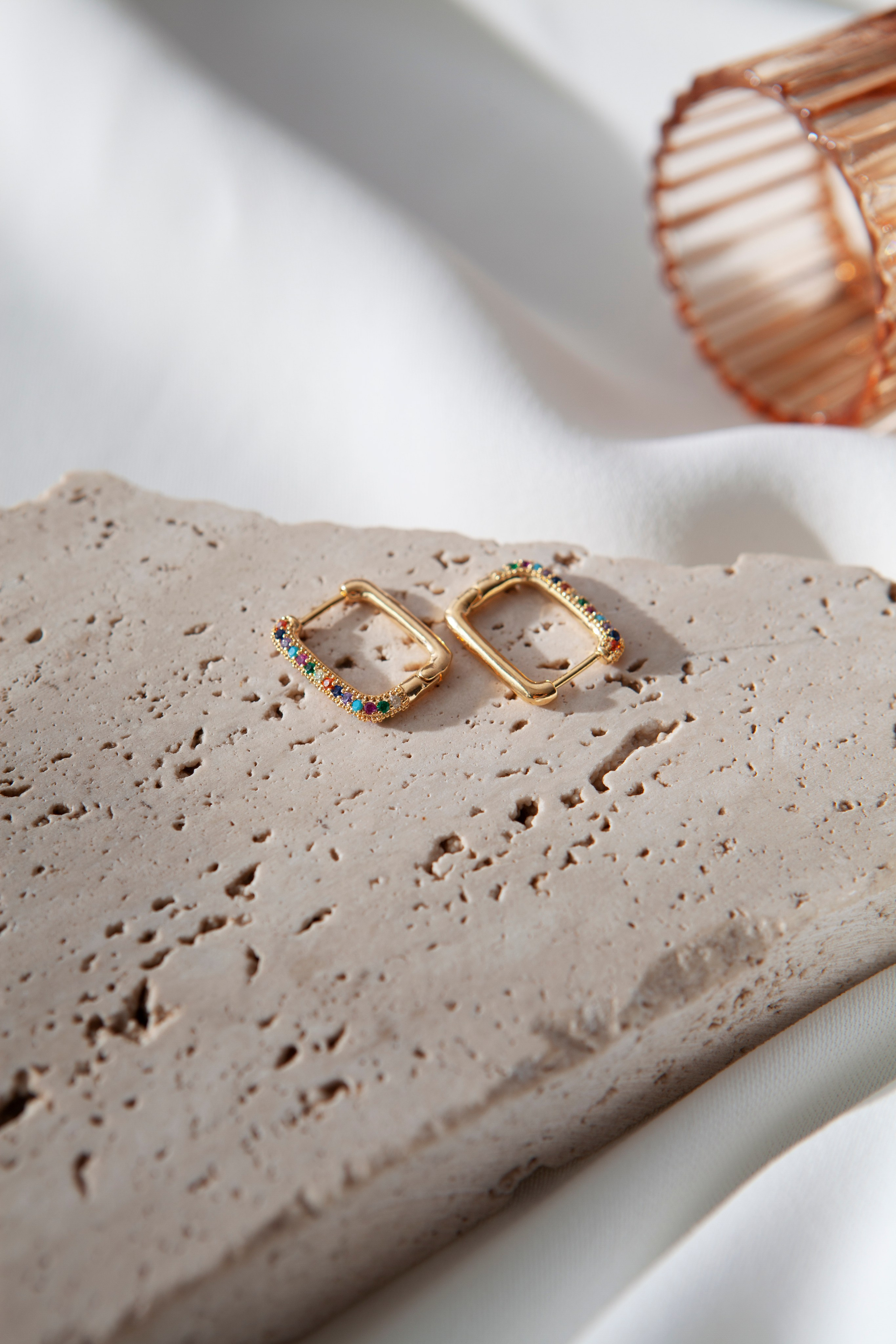 Пример универсальной бижутерии для любого случая.