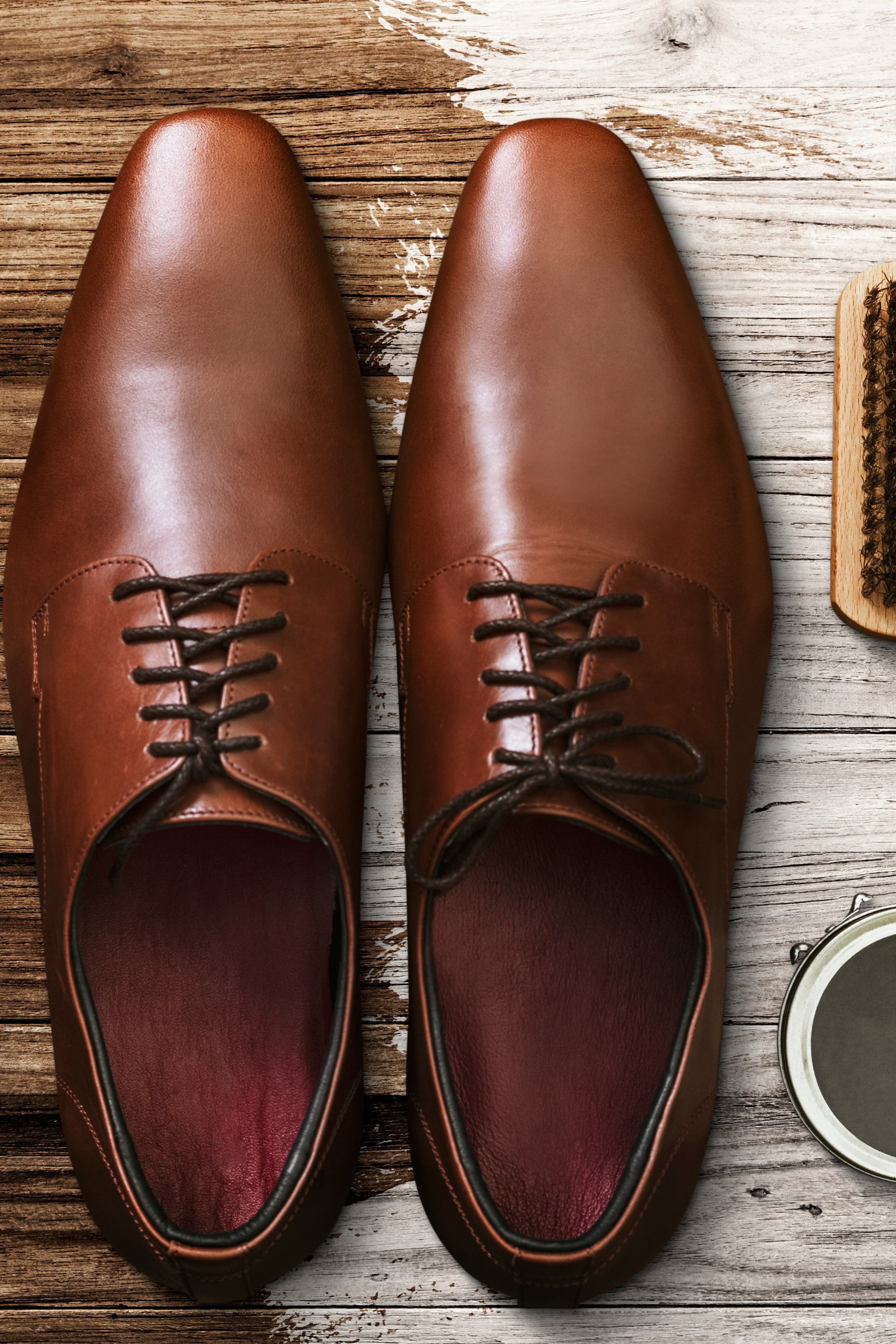 Идея для коричневых кожаных ботинок с перфорацией на носке.