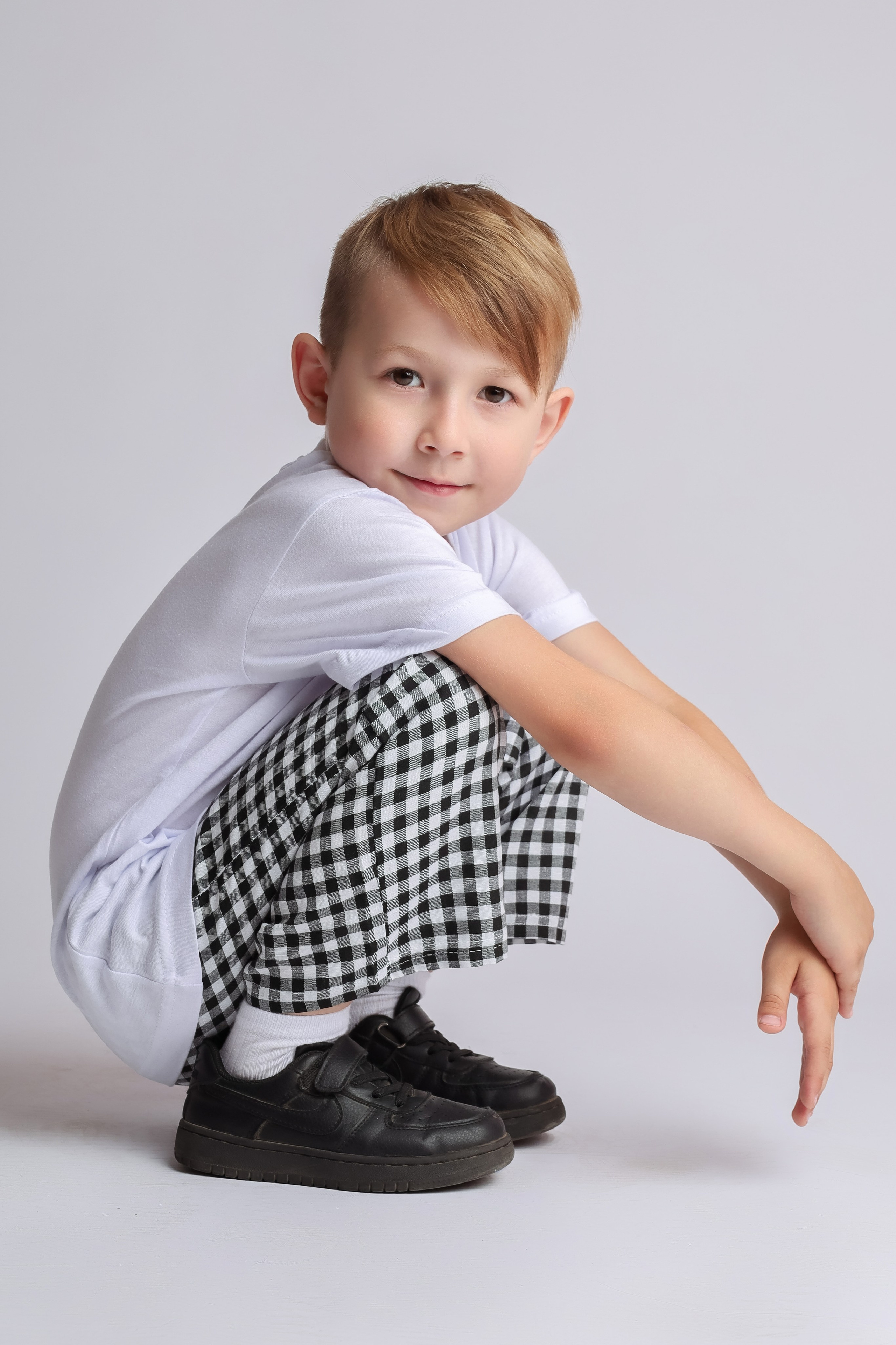 Модель мальчик для предметной съемки Салават Казань| Sale Easy