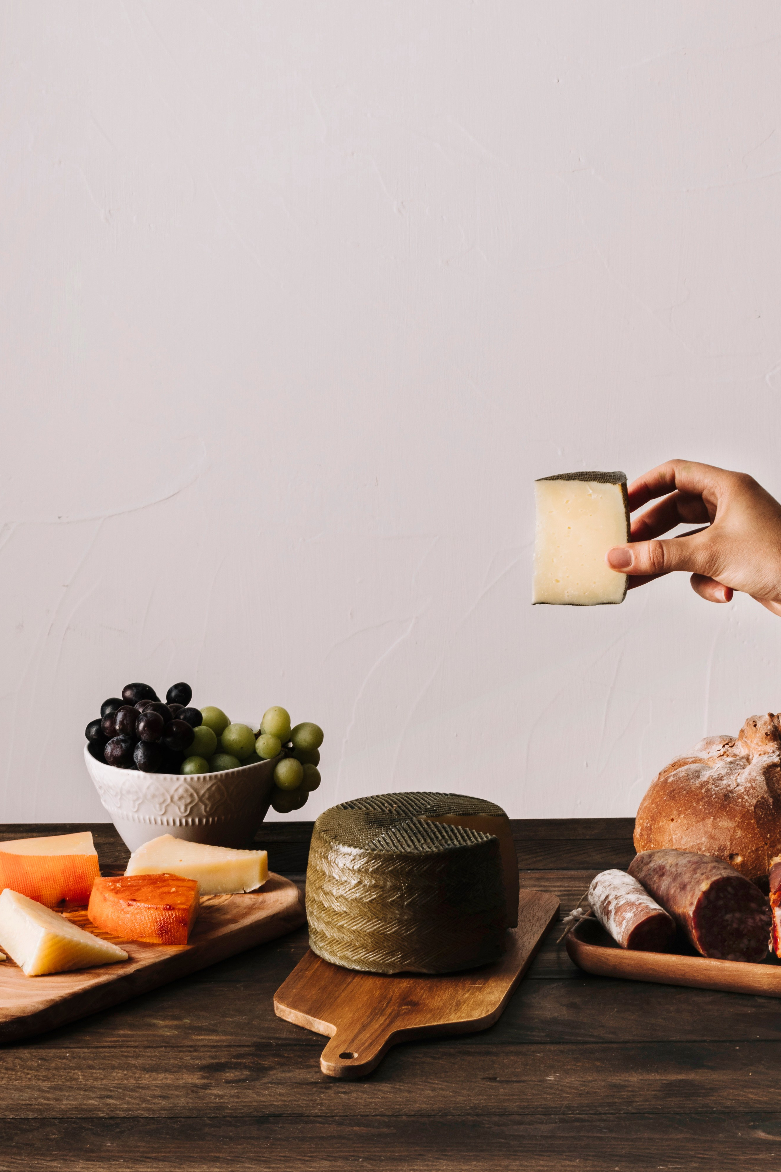 Еда и напитки, оформленные в стильном и современном дизайне.