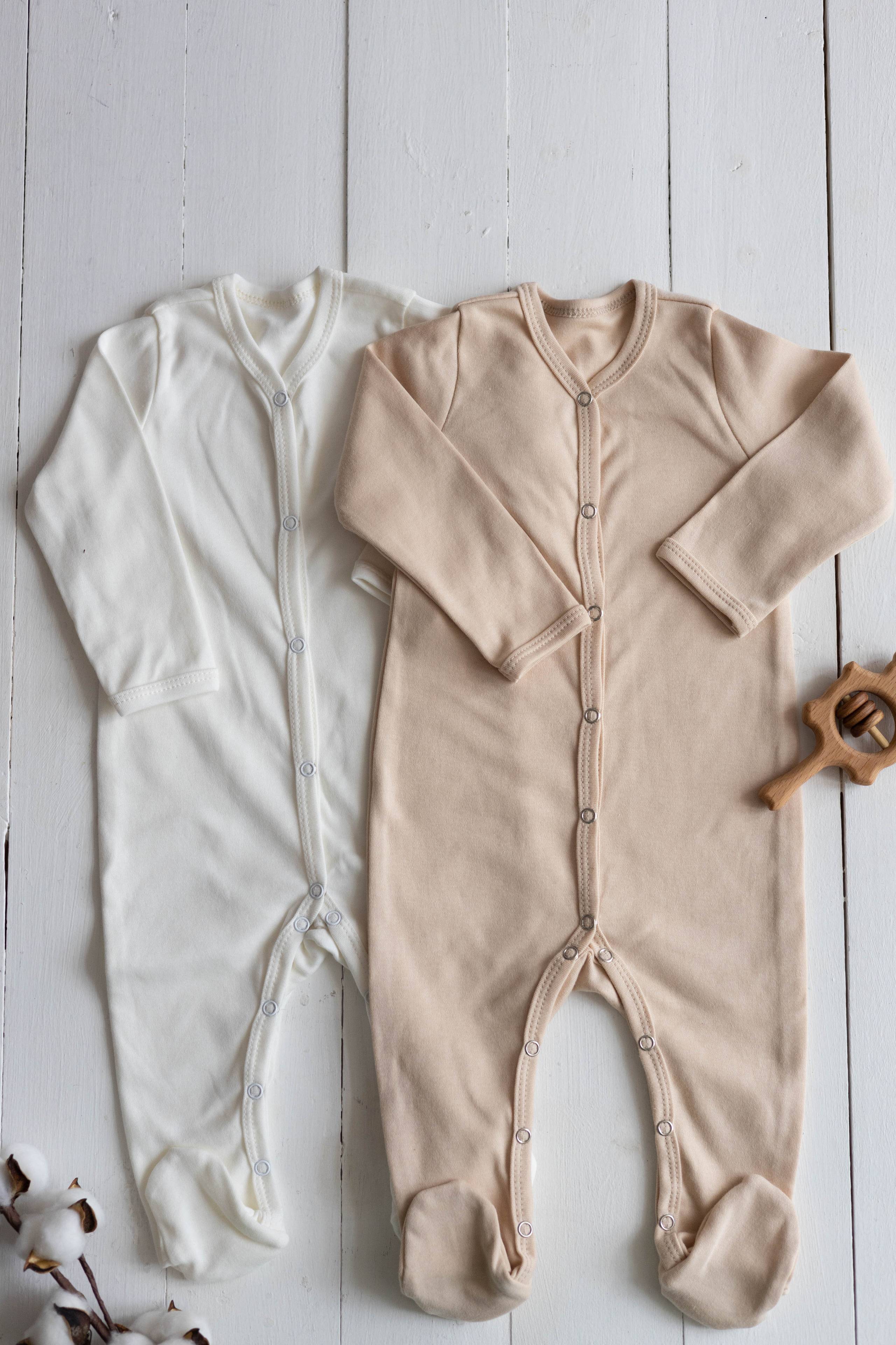 Эффектная съемка одежды для грудничков с фокусом на комфорт и безопасность