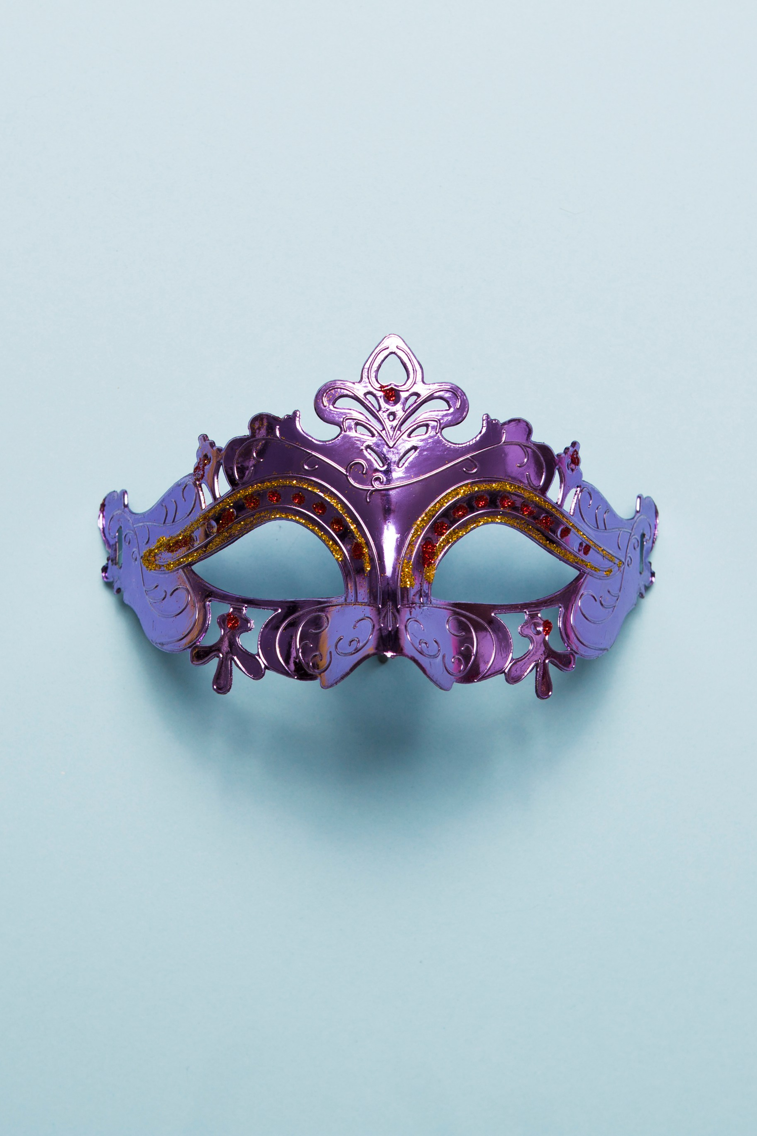 Товары для праздника с эффектными деталями для торжественного декора.